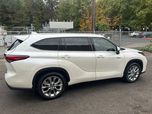 Used 2020 Toyota Highlander Limited image 4