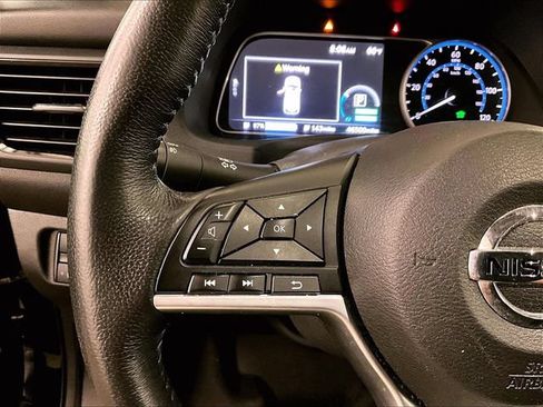 Used 2019 Nissan Leaf SV w/ SV Technology Package FWD image 17
