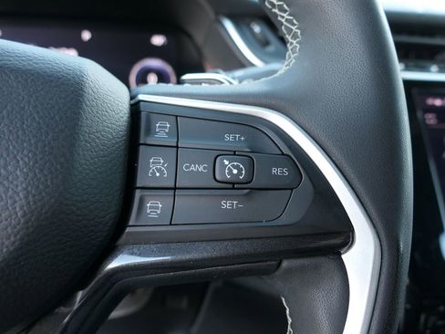 Used 2023 Jeep Grand Cherokee L Laredo image 14