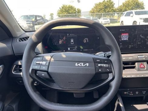Used 2025 Kia K4 FWD image 11