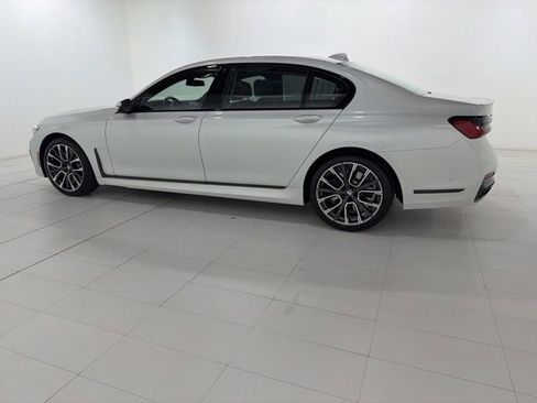 Used 2022 BMW 750i xDrive w/ Luxury Rear Seating Package AWD/4WD image 2