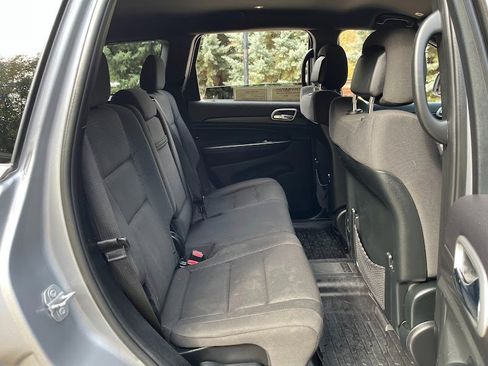 Used 2018 Jeep Grand Cherokee Laredo image 42