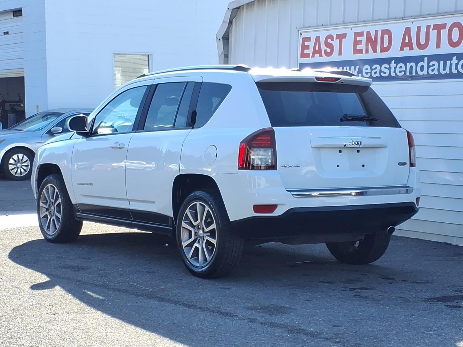 Used 2016 Jeep Compass High Altitude AWD/4WD image 3