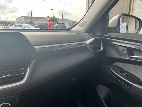 Used 2025 Chevrolet TrailBlazer LT image 34