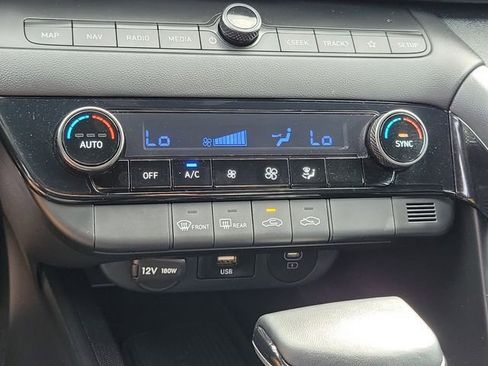 Certified 2025 Hyundai Elantra SEL FWD image 10