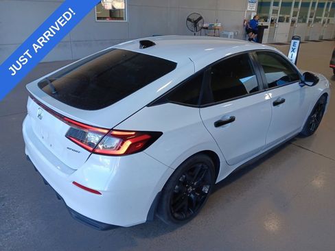 Used 2024 Honda Civic Sport image 3