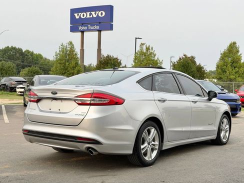 Used 2018 Ford Fusion SE FWD image 9