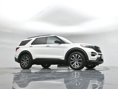 Used 2020 Ford Explorer ST w/ Premium Technology Package image 4