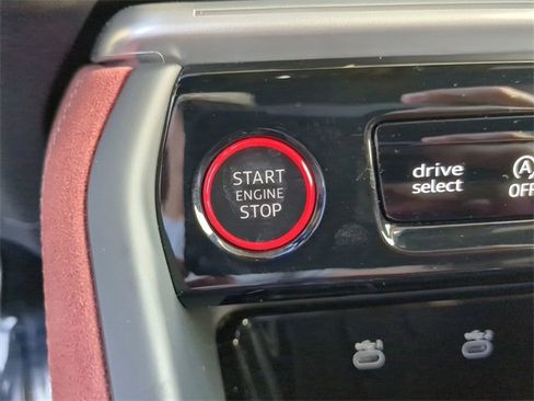 Used 2025 Audi SQ5 Prestige w/ Prestige Package image 32