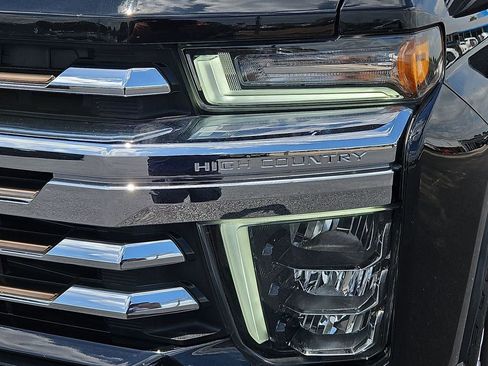 Used 2021 Chevrolet Silverado 2500 High Country w/ Z71 Off-Road Package AWD/4WD image 21