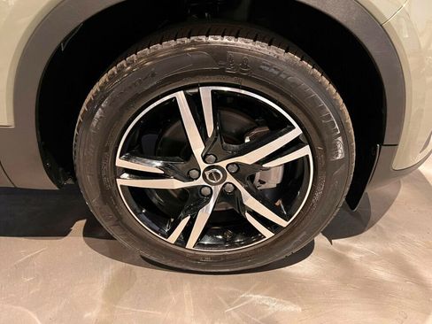 Used 2024 Volvo XC40 B5 Core image 13