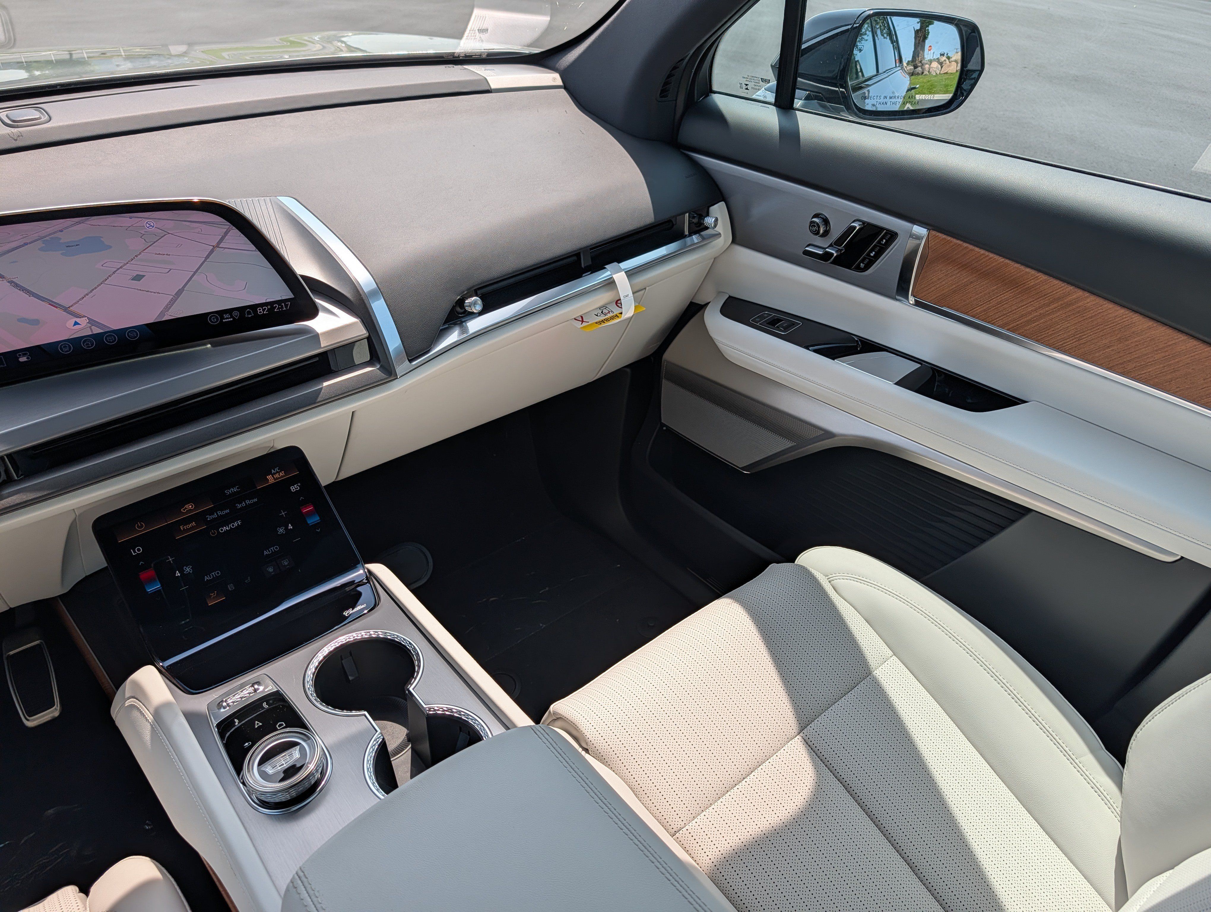 Used 2027 Cadillac Vistiq Luxury w/ LPO, Floor Liner Package AWD/4WD image 12