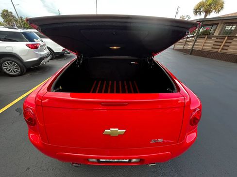 Used 2005 Chevrolet SSR w/ Preferred Equipment Group RWD image 3