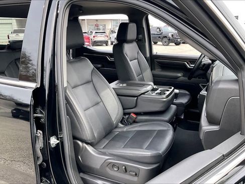 Certified 2025 GMC Sierra 1500 SLT image 9