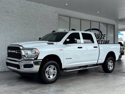 Used 2022 RAM 2500 Tradesman w/ Chrome Appearance Group AWD/4WD image 9