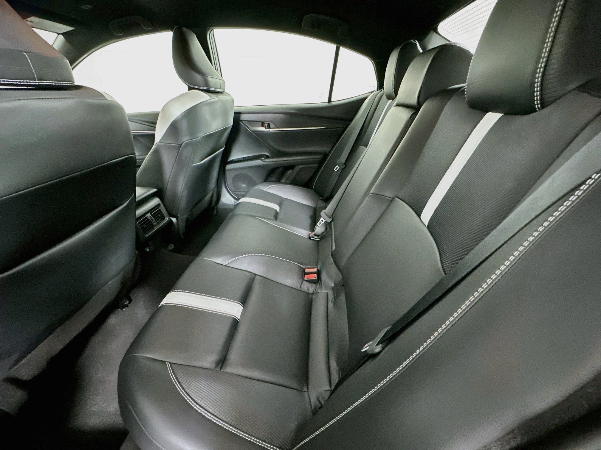 Used 2025 Toyota Camry SE FWD image 26