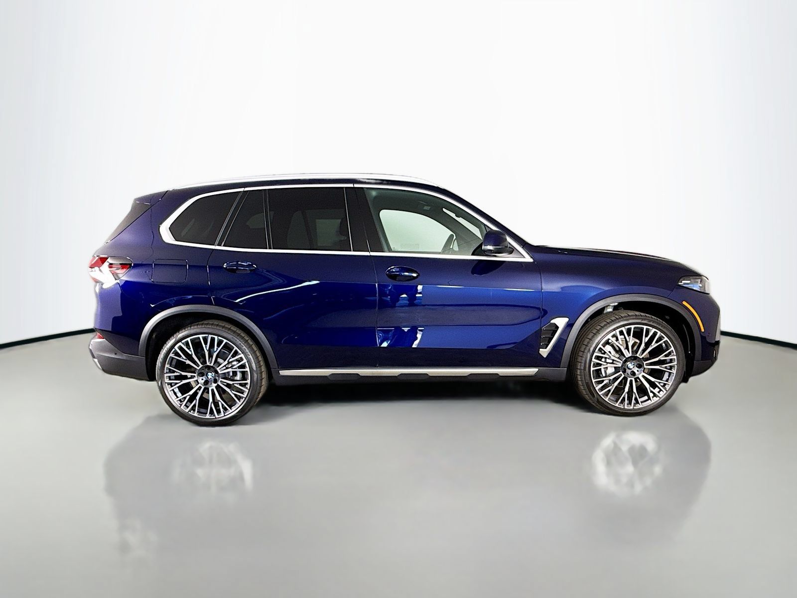 Used 2026 BMW X5 sDrive40i w/ Premium Package RWD image 8