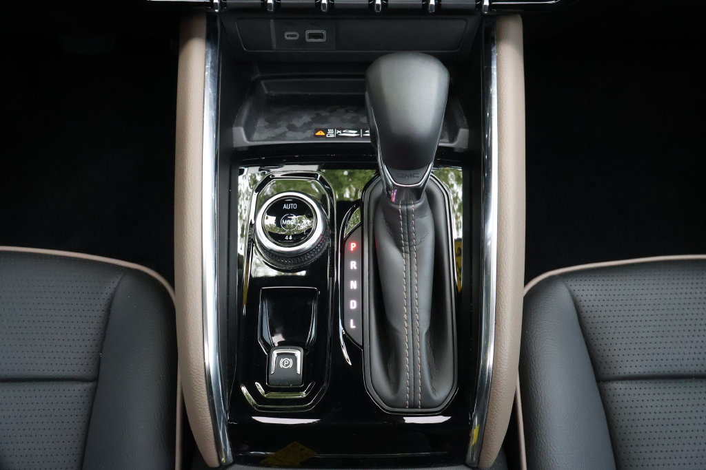 Certified 2025 GMC Canyon Denali AWD/4WD image 23