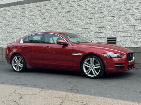 Used 2018 Jaguar XE Premium AWD/4WD image 4