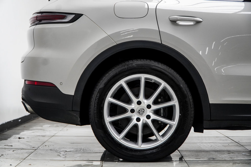 Used 2024 Porsche Cayenne w/ Premium Package Plus (PFM) AWD/4WD image 11