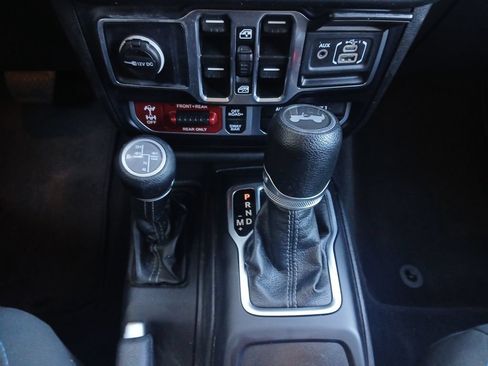 Used 2024 Jeep Wrangler Unlimited Rubicon 4xe AWD/4WD image 10