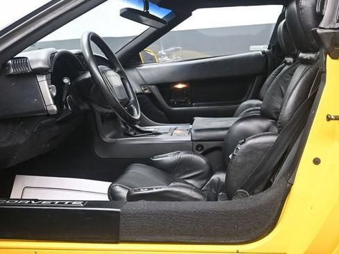 Used 1990 Chevrolet Corvette Convertible RWD image 5