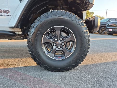 Used 2021 Jeep Gladiator Rubicon AWD/4WD image 18