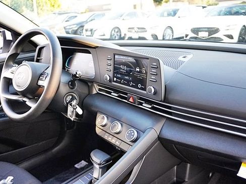 New 2026 Hyundai Elantra SE image 12