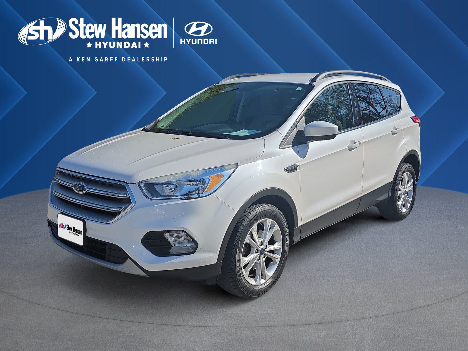 Used 2018 Ford Escape SE w/ SE Sync 3 Package FWD image 1