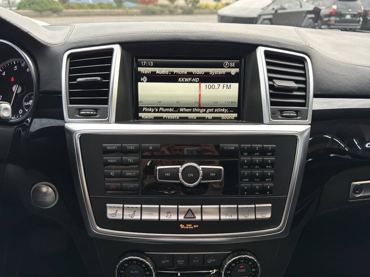 Used 2015 Mercedes-Benz GL 550 4MATIC w/ Driver Assistance Package image 47