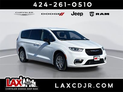 New 2026 Chrysler Pacifica Select