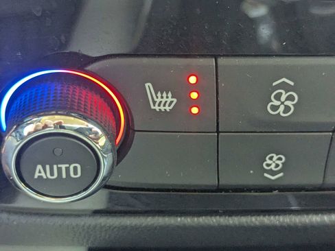 Used 2020 Buick Enclave Essence FWD image 26