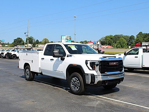 Used 2025 GMC Sierra 3500 Pro w/ 1SA Pro Safety Plus Package RWD image 3