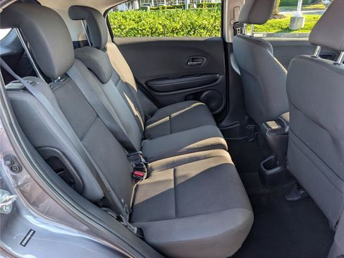 Used 2019 Honda HR-V LX image 12