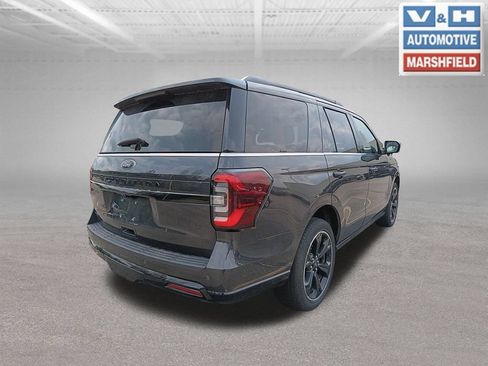 Used 2023 Ford Expedition Limited AWD/4WD image 3
