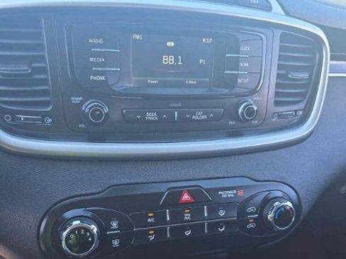 Used 2018 Kia Sorento L image 24