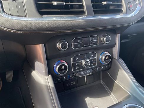 Used 2024 GMC Yukon XL SLT RWD image 17