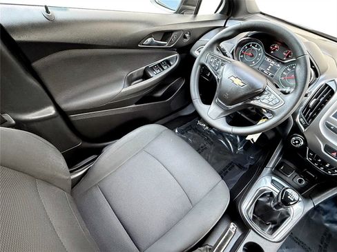 Used 2017 Chevrolet Cruze LT image 25