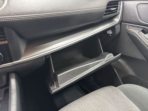 Used 2024 Nissan Rogue SV image 28