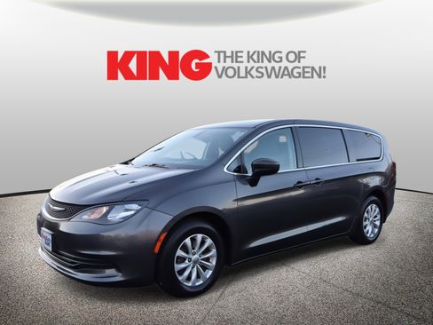 Used 2017 Chrysler Pacifica Touring w/ Tire & Wheel Group image 8