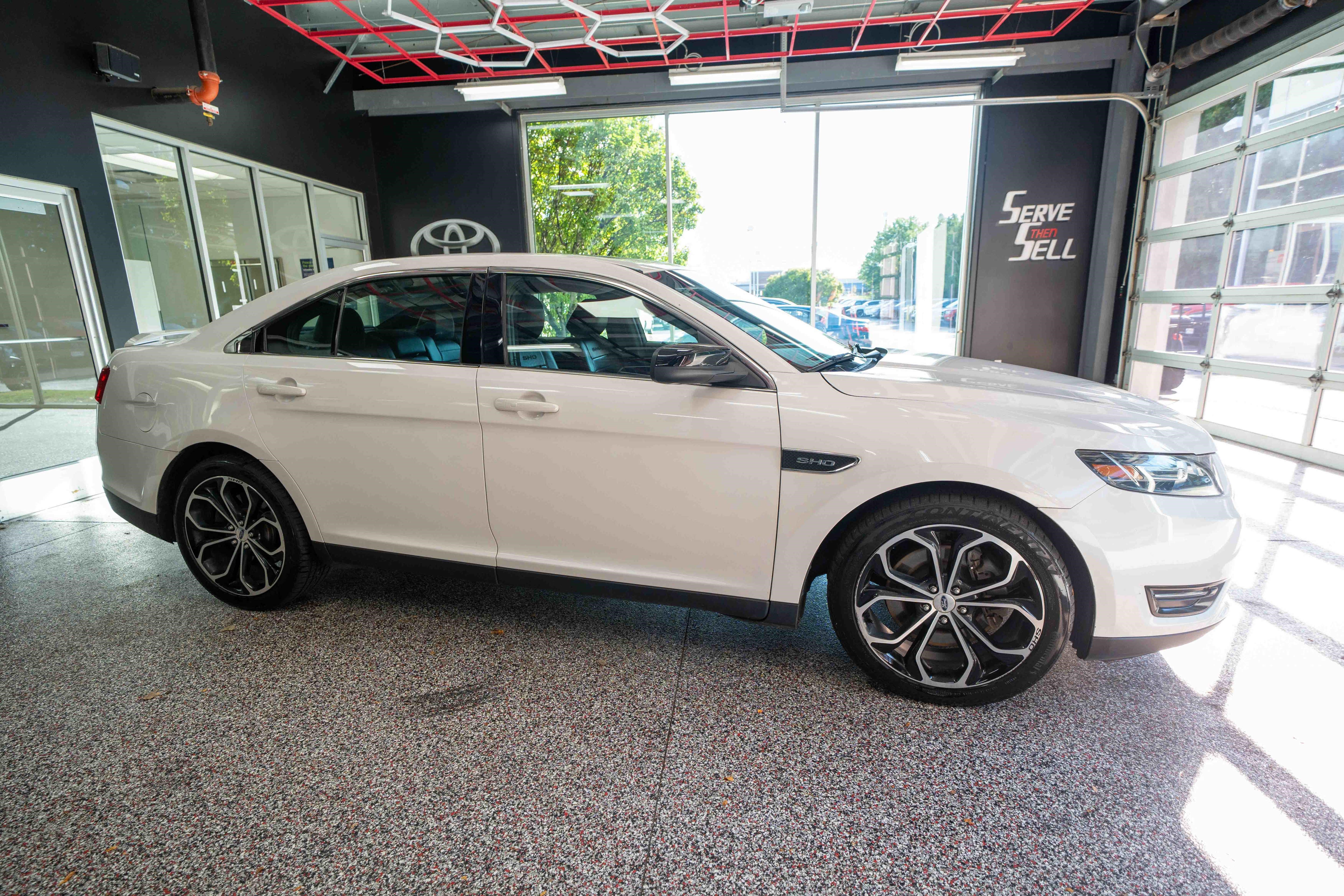 Used 2018 Ford Taurus SHO AWD/4WD image 5