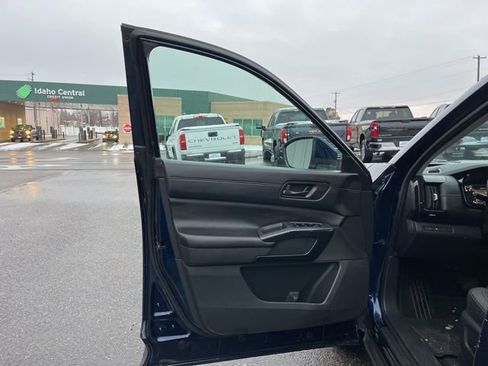 Used 2024 Nissan Pathfinder SV image 28