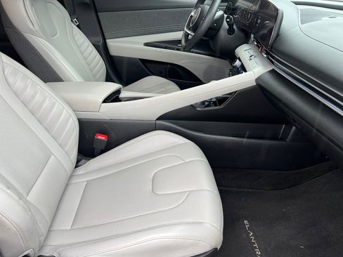 Used 2025 Hyundai Elantra Limited FWD image 7