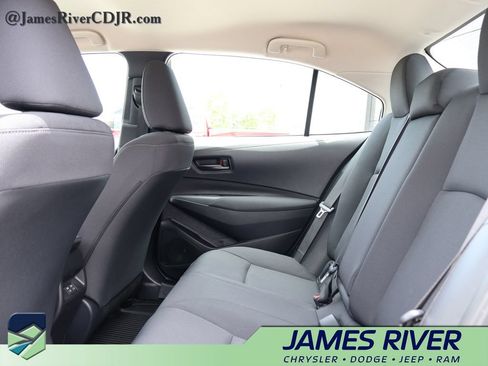 Used 2025 Toyota Corolla LE FWD image 17