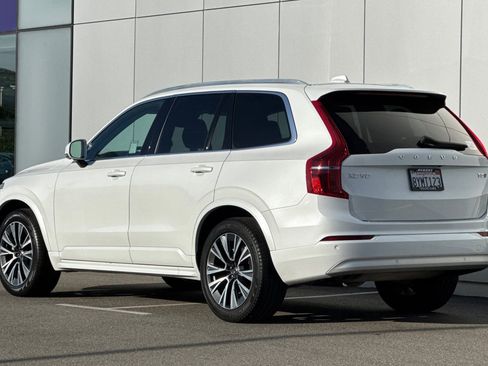 Used 2022 Volvo XC90 T5 Momentum w/ Advanced Package image 3