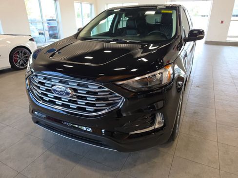 Used 2024 Ford Edge Titanium AWD/4WD image 2
