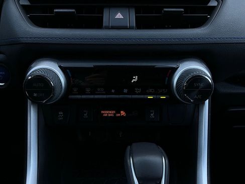 Used 2022 Toyota RAV4 SE w/ Convenience Package image 28