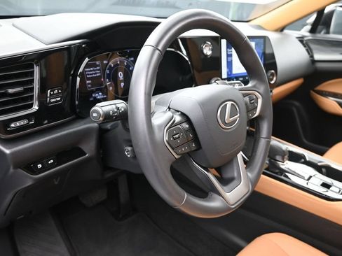 Used 2025 Lexus NX 250 FWD w/ Towing Package (2000 Lbs) image 12