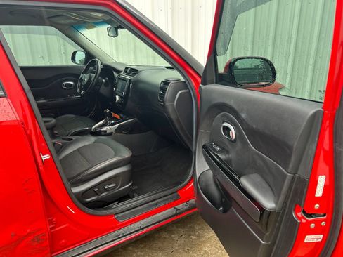 Used 2017 Kia Soul ! w/ Tech Package FWD image 16
