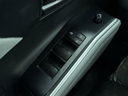 Used 2021 Toyota Highlander LE image 23